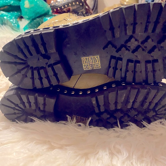 LOLA CRUZ PATENT LEATHER OFF WHITE IVORY MOTO ANKLE BOOT - Picture 5 of 5